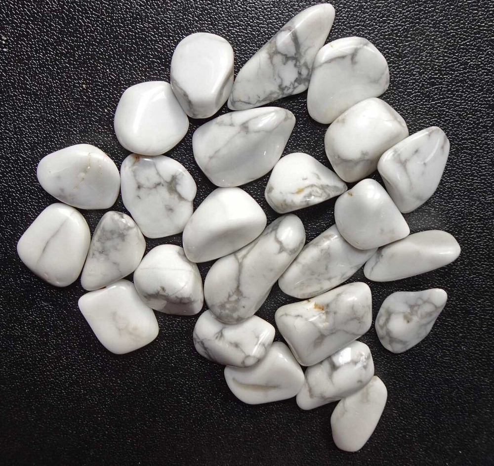 Howlite - 4 Ounces Tumbled Stones rt362d