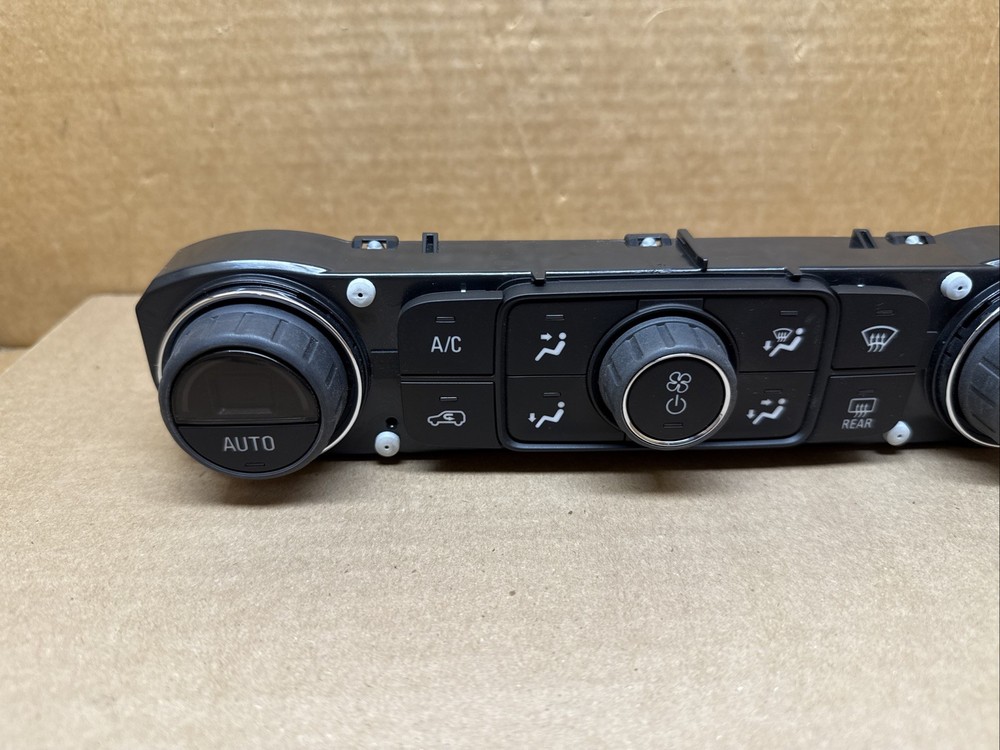 2017-2023 GMC Acadia Front Dash Temperature Temp Climate Control