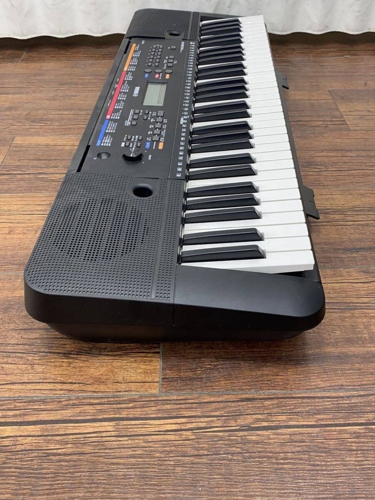 Yamaha Electronic Piano Psr-e263 Keyboard Used