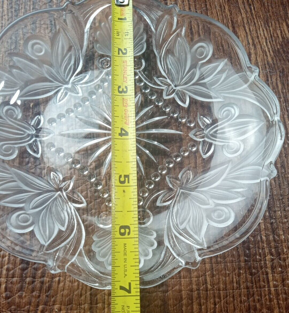 Fleur de Lis 6 3.4" Platter by 5th Avenue Crystal