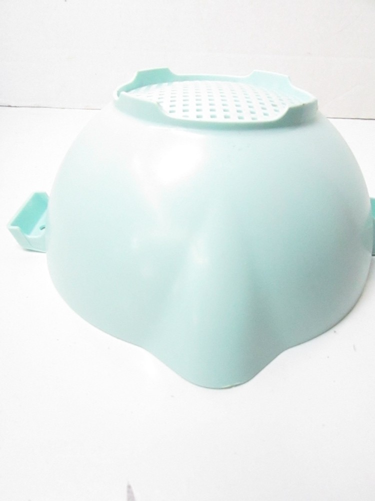 Tupperware Vintage Colander Strainer Handle 1523-4 Mint Green Plastic 8.25"