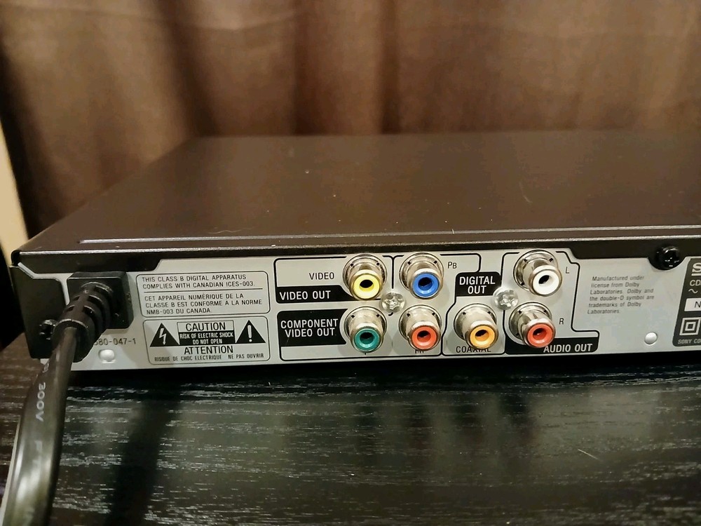 SONY Model DVP-SR200P CD DVD Player Works Great - With Remote