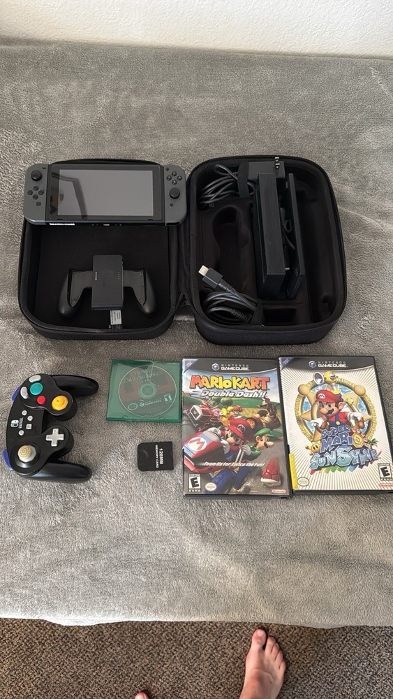 Nintendo Switch Bundle Mario Kart Double Dash, Super Mario Sunshine, Controller…