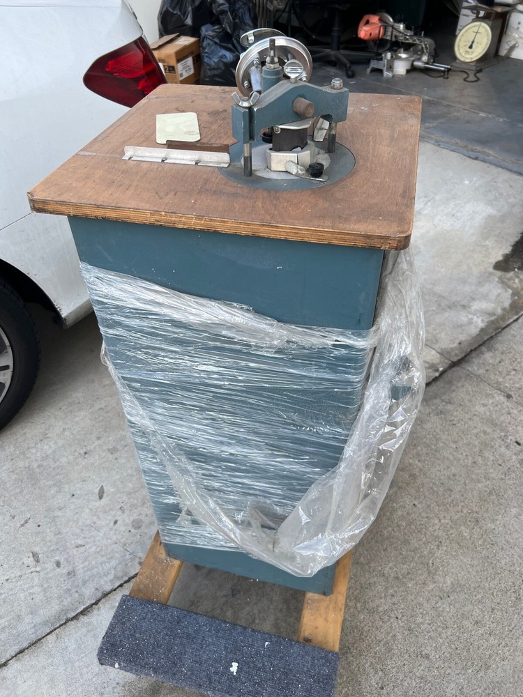 Lassco used Wizer Pneumatic Corner Rounder model 50XP with NO die machine only