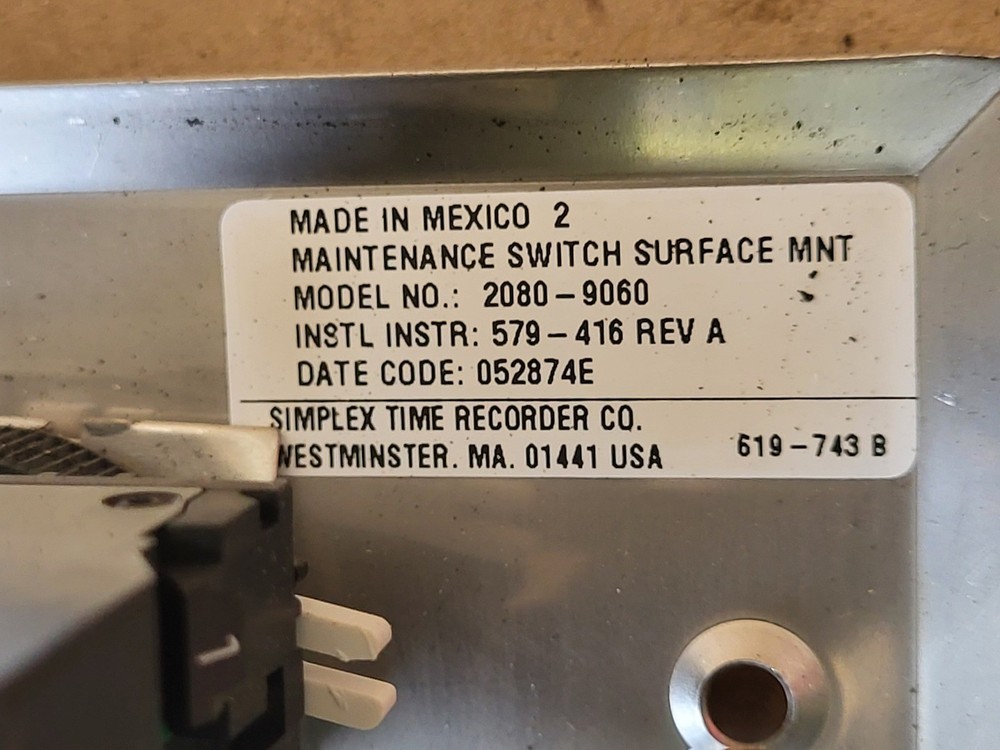 SURPLUS NEW SIMPLEX 0637664 Surface Mount Maintenance Switch – Safety