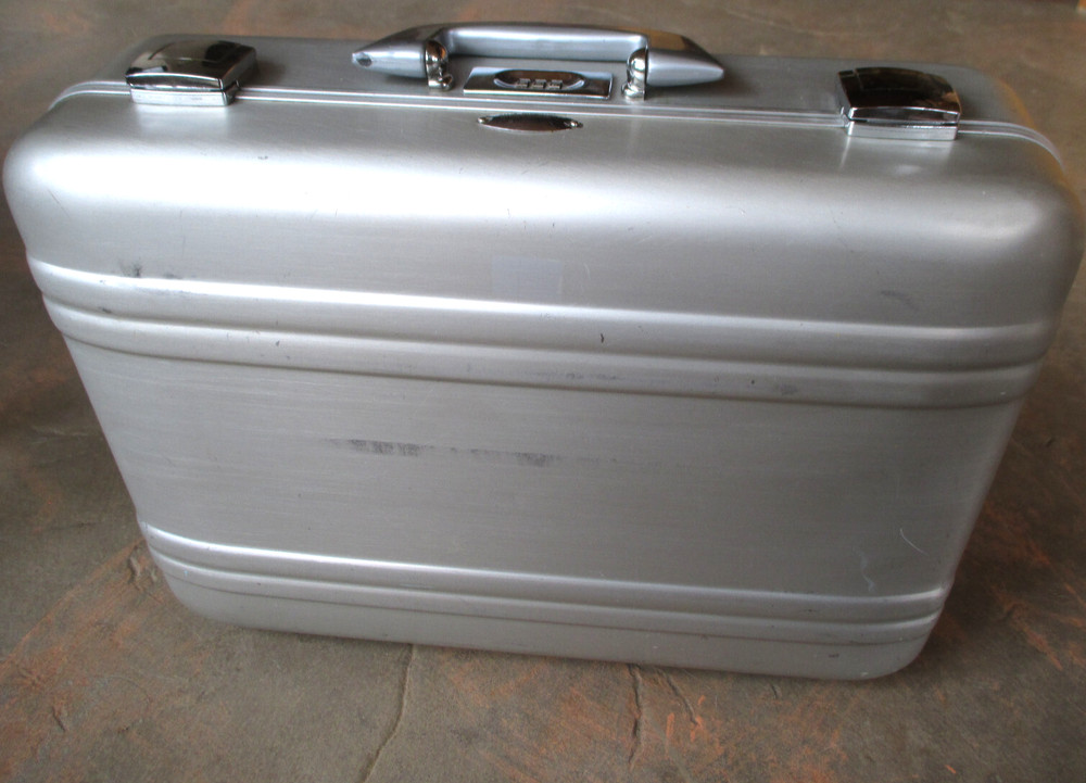 Zero Centurion Elite Locking Aluminum Briefcase / Protective Storage Case & Foam