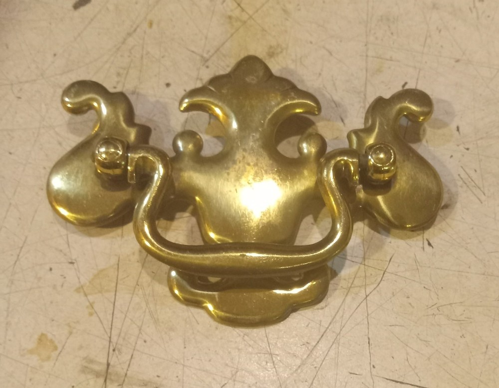 Vintage Furniture Pull / (1 pull)  Drawer Handle