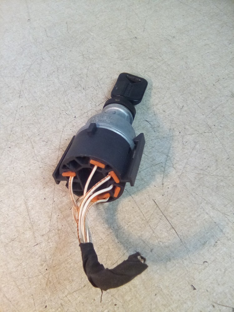 Volvo VNL Pollak 21780553 Ignition Switch W/ Key