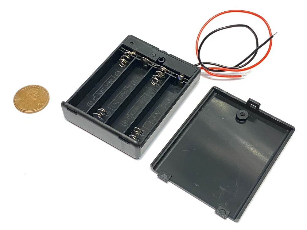 2 Pieces - 4 AAA Cell Enclosed Battery Holder Lid Cover ON/OFF Switch E1