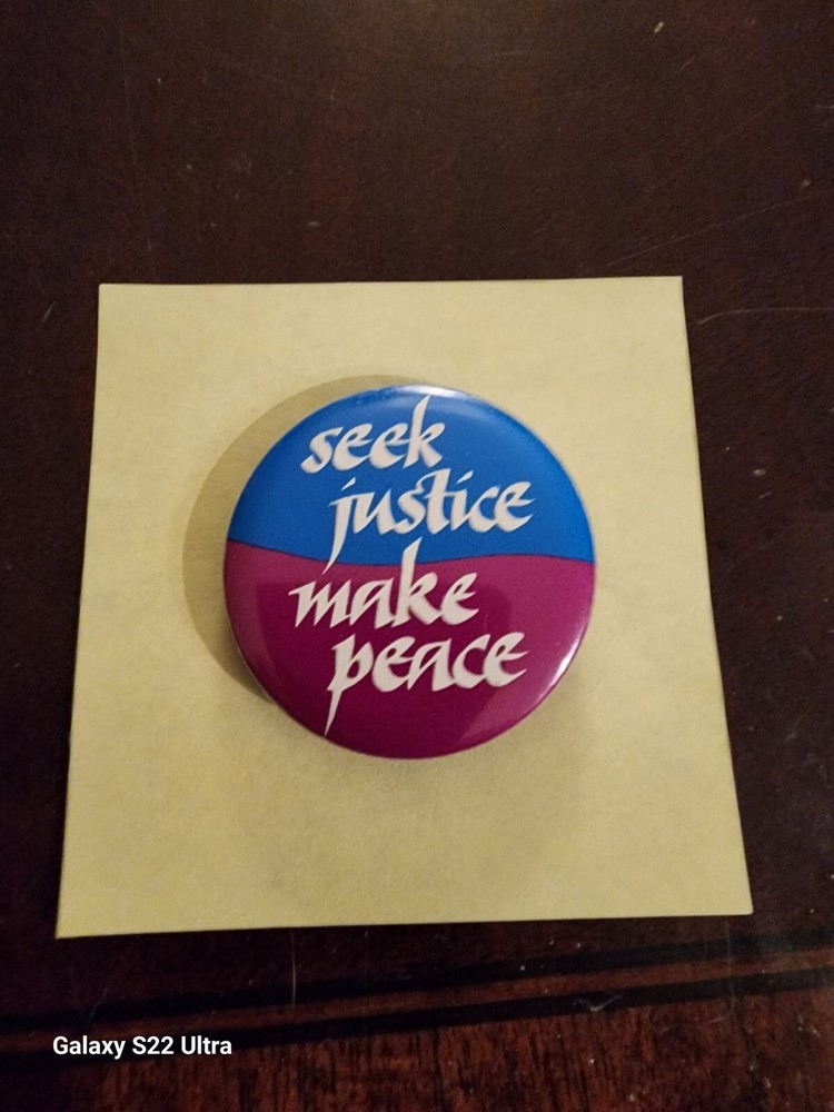 J127.  "SEEK JUSTICE MAKE PEACE" Pinback Button