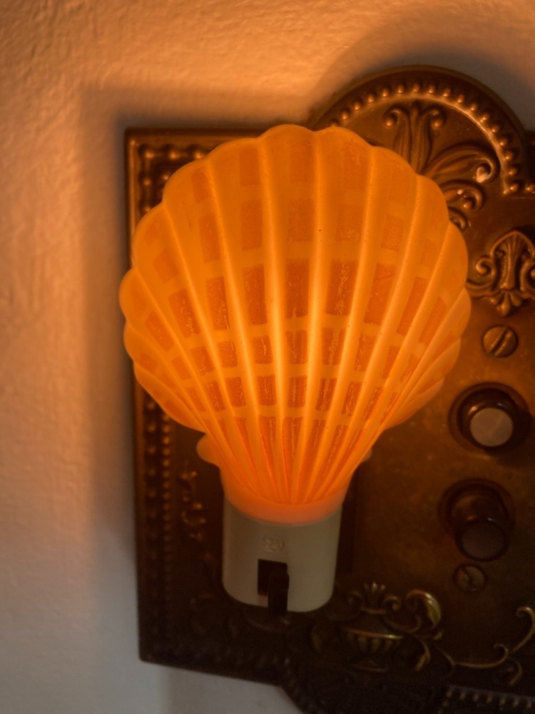 Seashell Shaped Night Light GE Plug in Beach Decor beige white