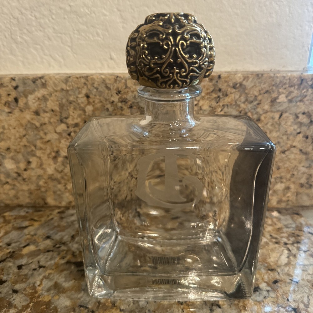 NWOB Empty DELEON Tequila Platinum Bottle Heavy Decanter Skull Cap