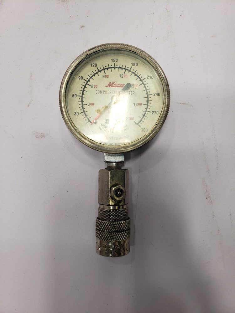 Snap-On Engine Cylinder Compression Tester 300 PSI Gauge Set in Box Used