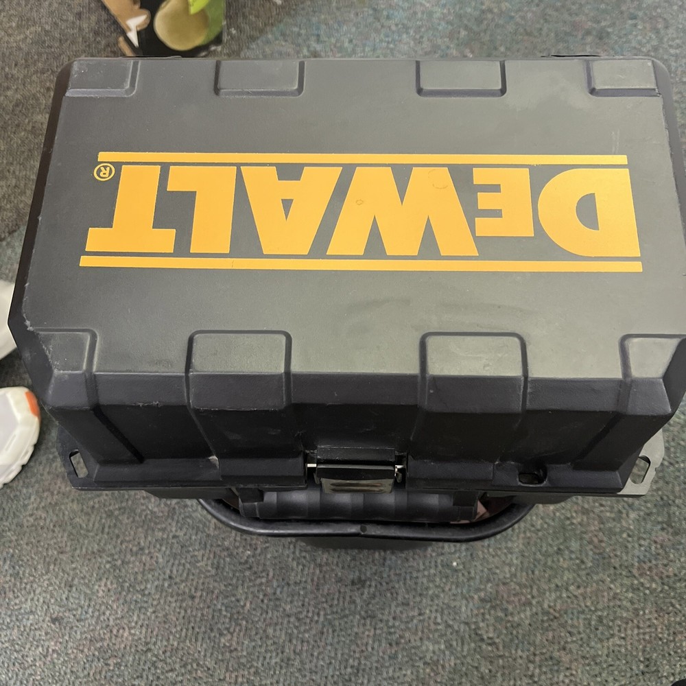 DEWALT DW096 Magnification Automatic Optical Level 26X with Case