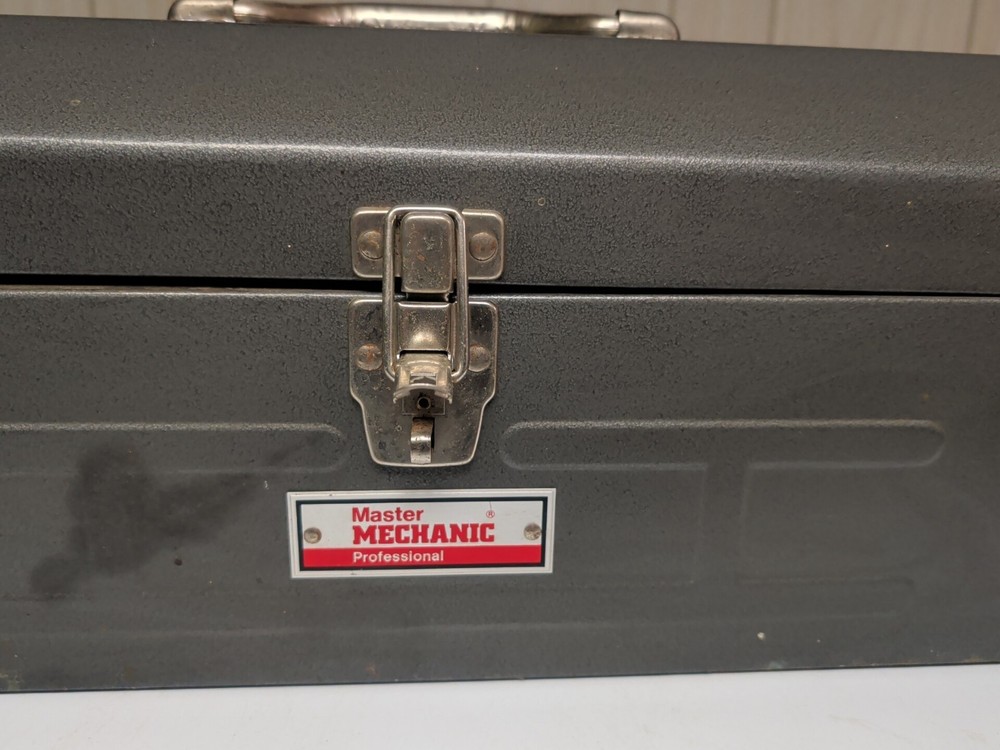 Master Mechanic True Value Socket Compartment Metal Vintage Toolbox 19 Inch Long