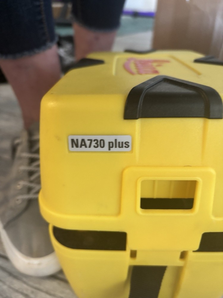 Leica Geosystems NA730 Plus 30X Auto Leveling Tool with Case