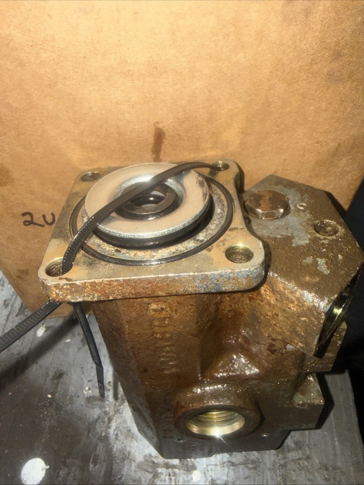 used not functioning 2u-7332 brake valve