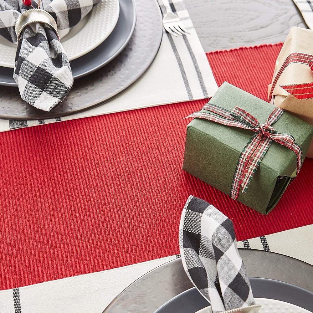 Design Imports Table Runner, Tango Red (751089)