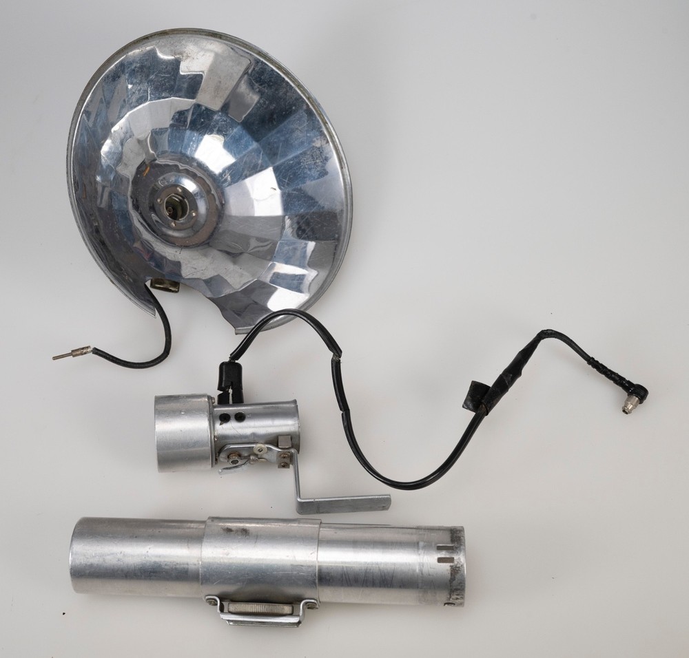 Mendelsohn Speedgun Model E-4 flash gun