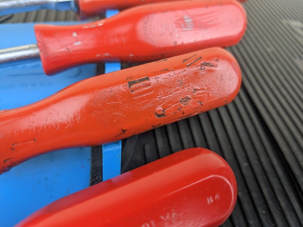 #az419 Vintage Mac Tools Red Hard Handle Mixed Screwdriver Set
