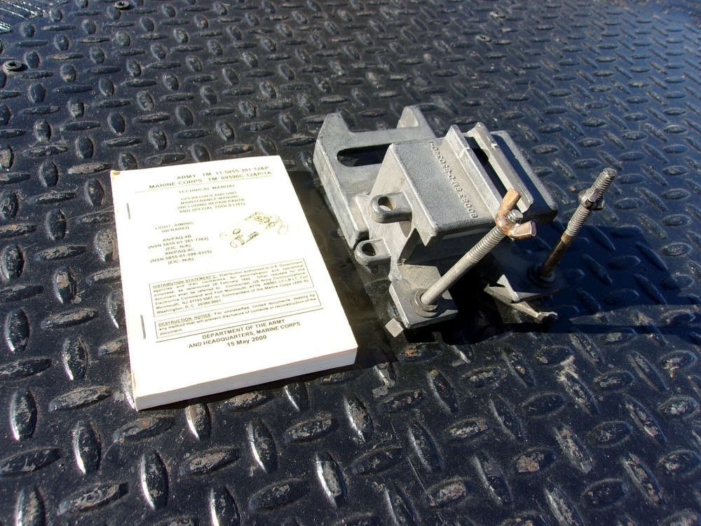 MILITARY SURPLUS M60 AN/PVS-4 LIGHT AIMING INFRARED MOUNT BRACKET ADAPTER  ARMY