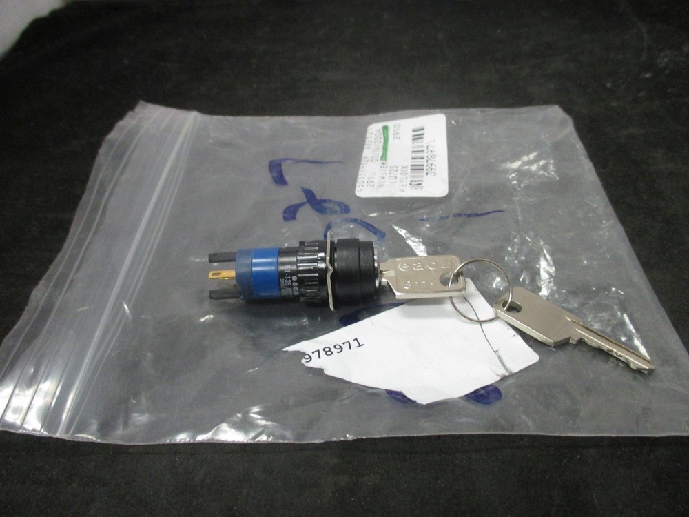 NEW EAO 51-135.022D Keylock  Switch