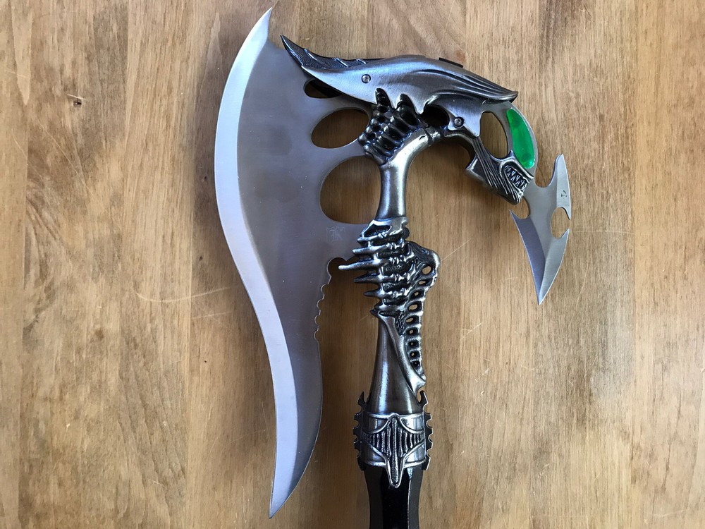 K Exclusive Alien Battle Axe