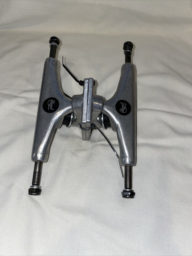 Silver And Black Royal Skateboard Trucks