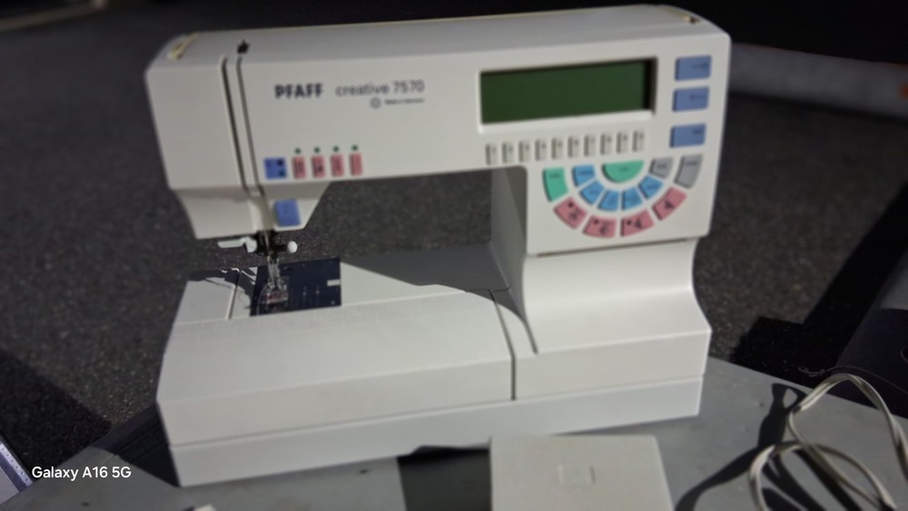 PFAFF creative 7570 Computerized Sewing/Embroidery Combo Machine w/ Accessories