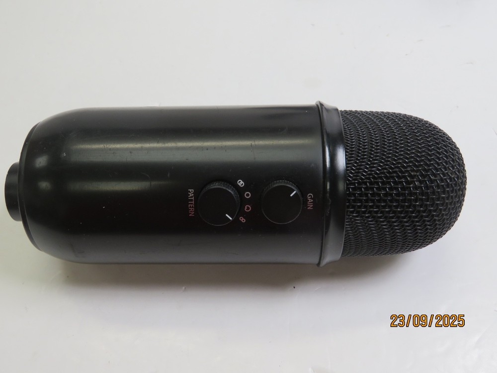 Blue Yeti Game Streaming Microphone Kit - [DX59]