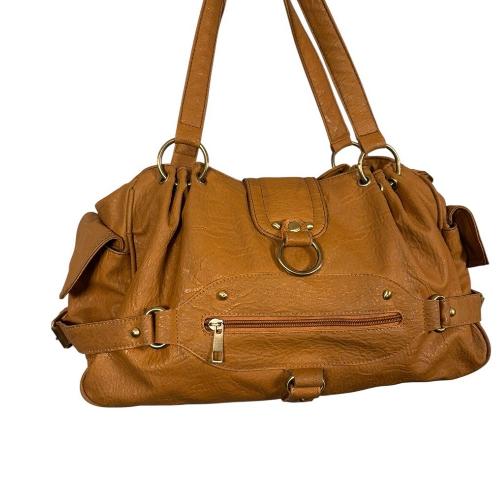 Chic Tan Leather Shoulder Bag