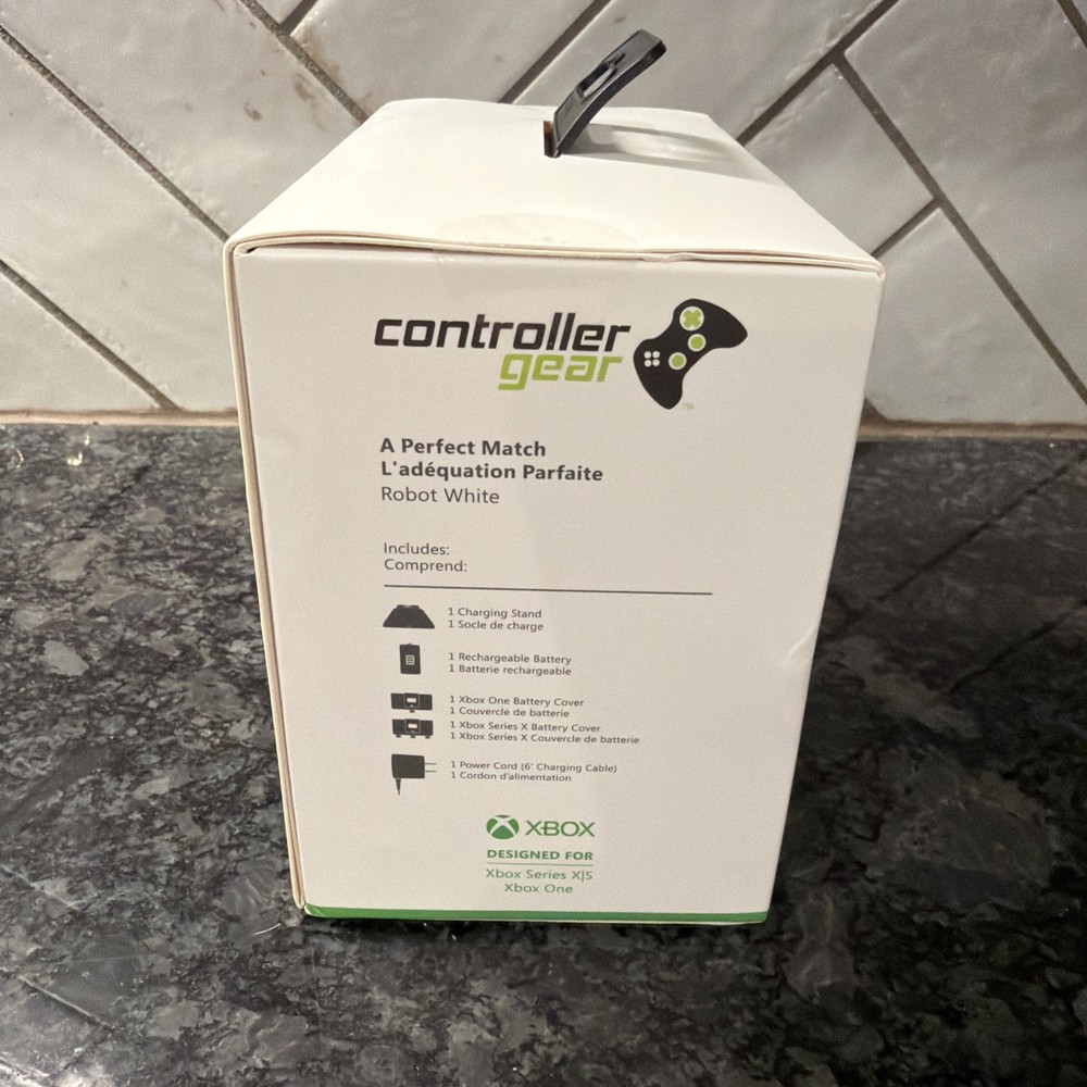 Controller Gear - Universal Xbox Pro Charging Stand - Robot White NEW