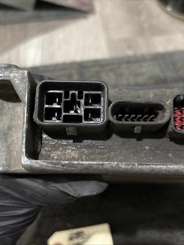 DETROIT DDEC III ENGINE CONTROL MODULE P23518743