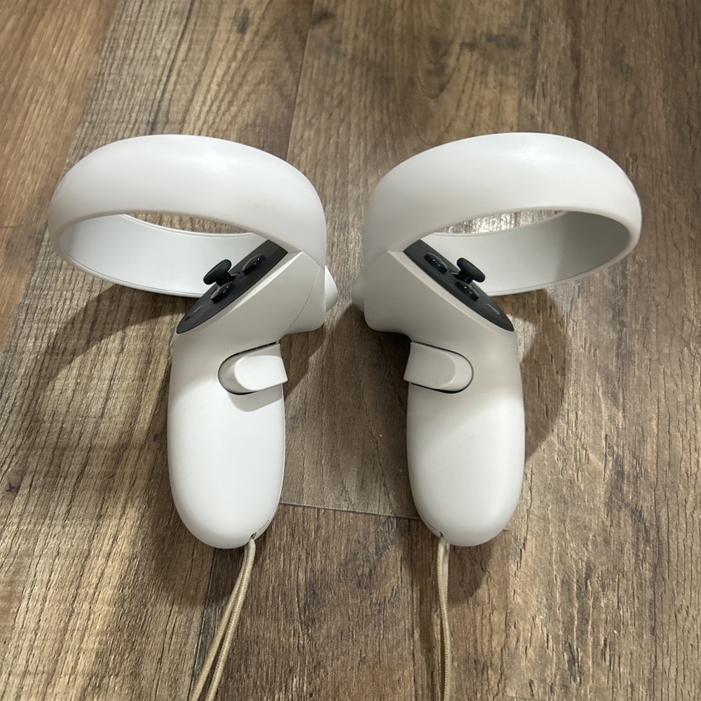 Meta Oculus Quest 2 Controllers Pair - Good Condition -