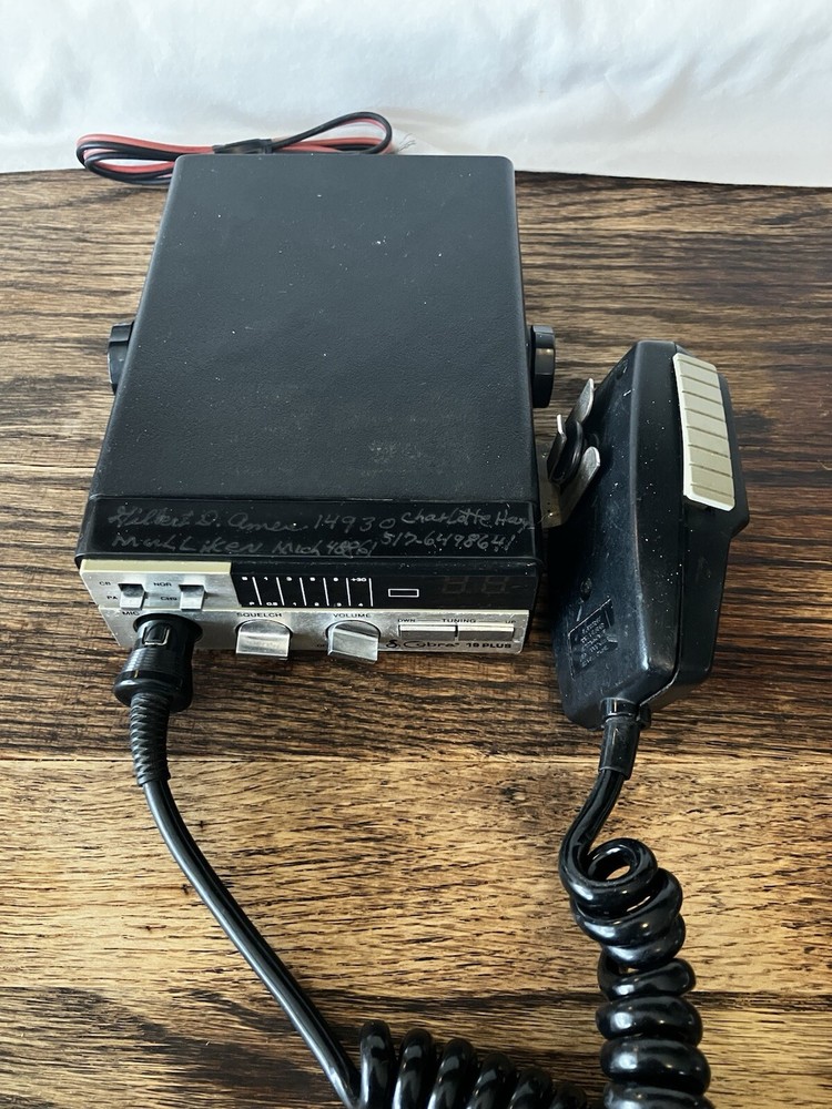 VINTAGE COBRA 19 PLUS CB RADIO UNTESTED Powers On
