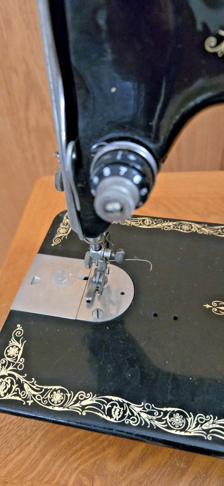 Vintage Singer Simanco 21 Sewing Machine Black Gold UNTESTED