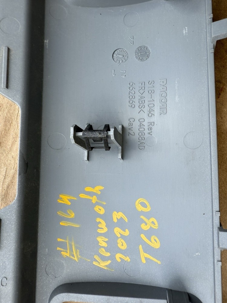 PACCAR KENWORTH DASH PANEL S18 1046