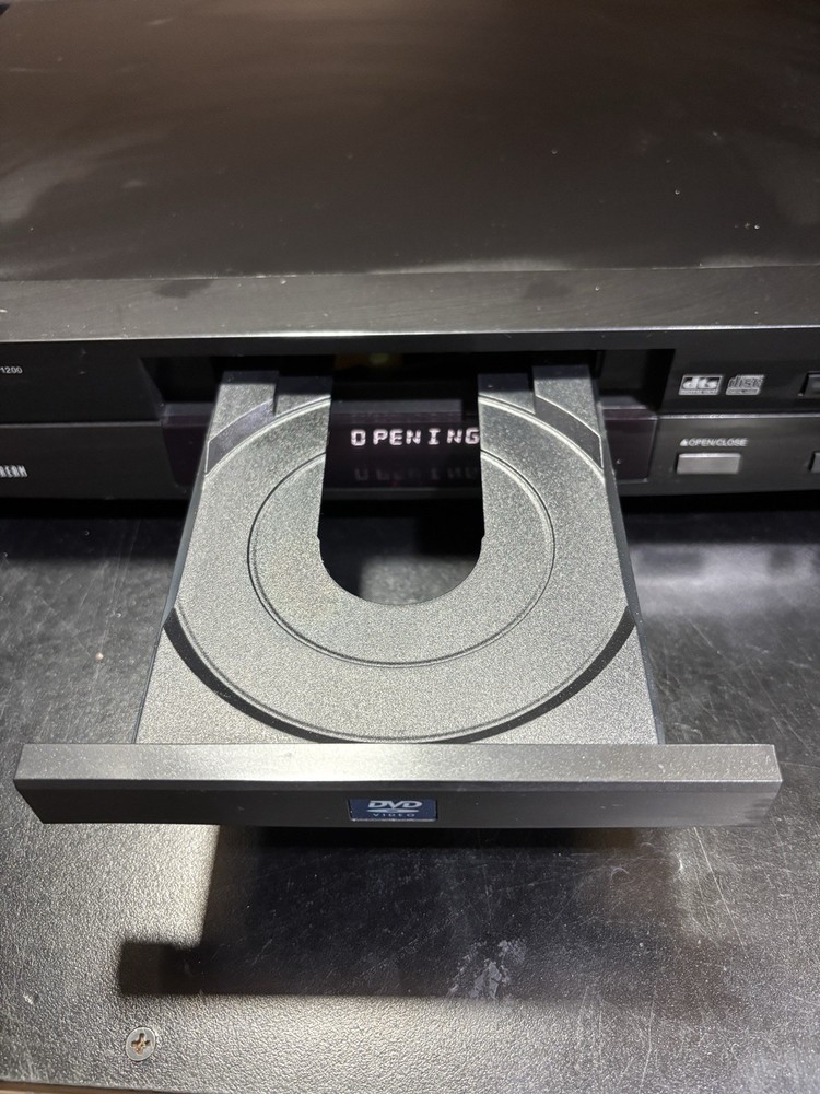 Toshiba SD‑1200U DVD Player powers on but untested
