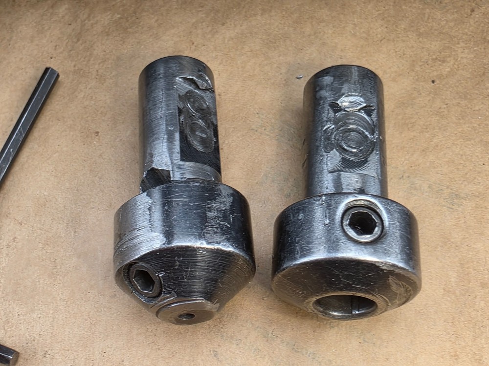 BRIDGEPORT No. 2 Boring Head R8 Shank W/ Storage Case
