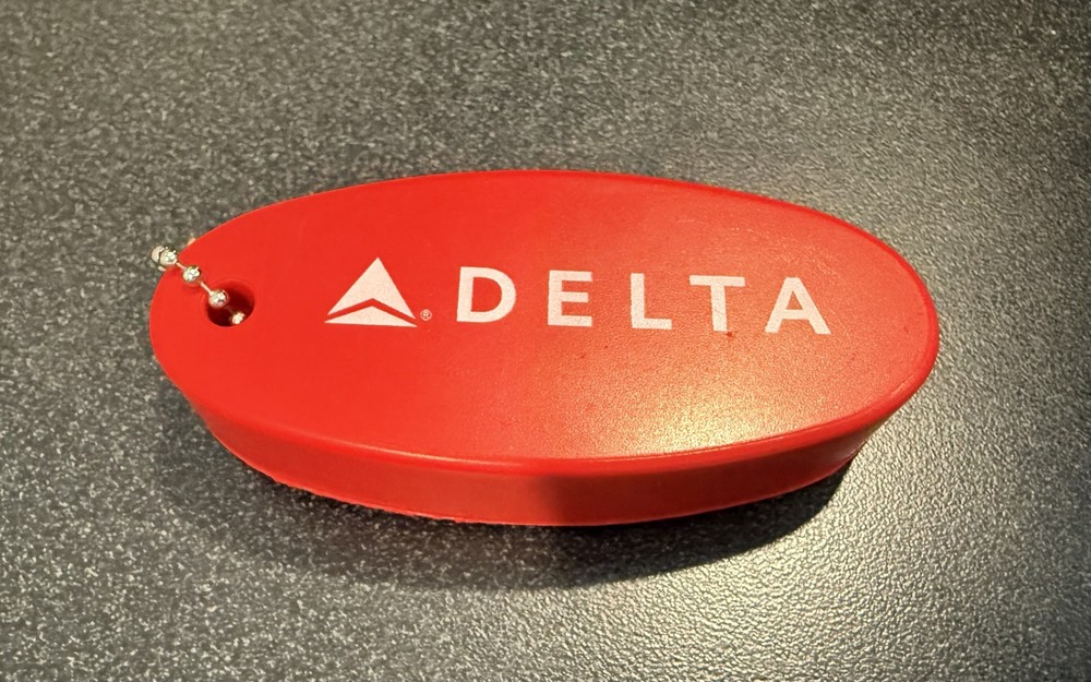 Delta Air Lines Keychain - Floating
