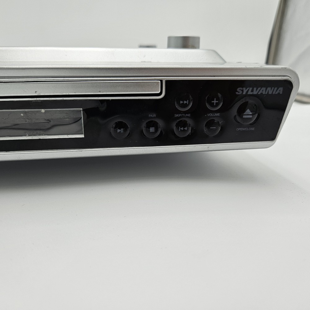 Sylvania model SKCR2713 Under Cabinet Music System With Bluetooth Tested