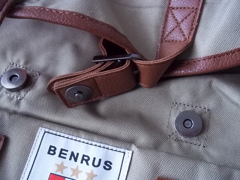 Benrus Scout backpack. Khaki. B3KH. New with defect (missing 1 magnetic lock).