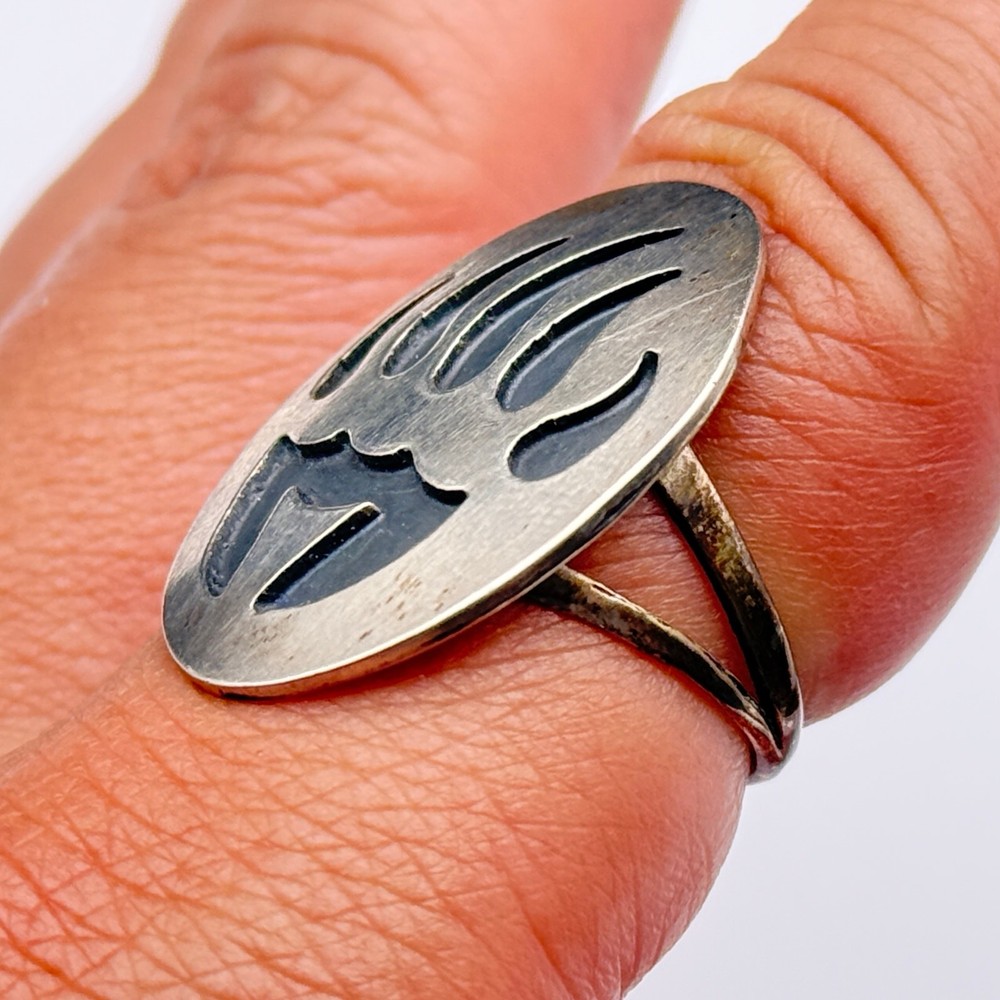 Vintage Southwestern Bear Sterling Silver Ring Size 7.75