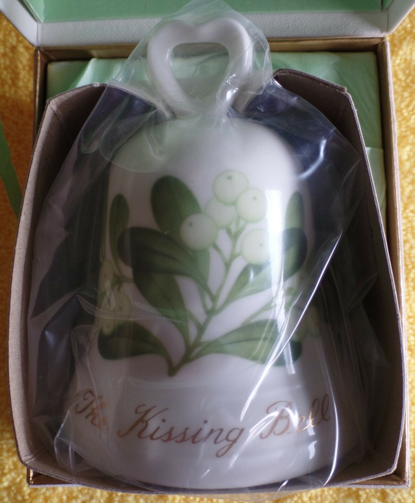 Noritake Kissing Bell