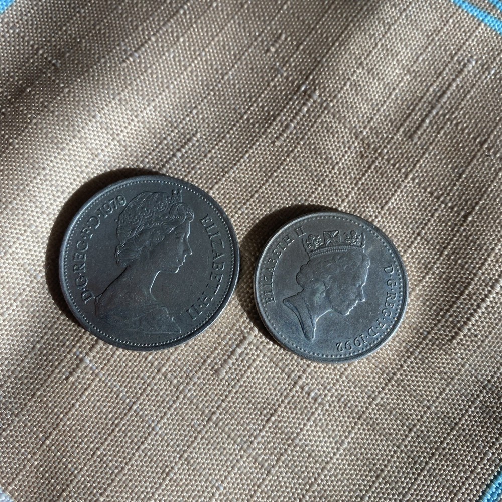 2 Coins England Different 10 Pence Styles 1979 , 1992