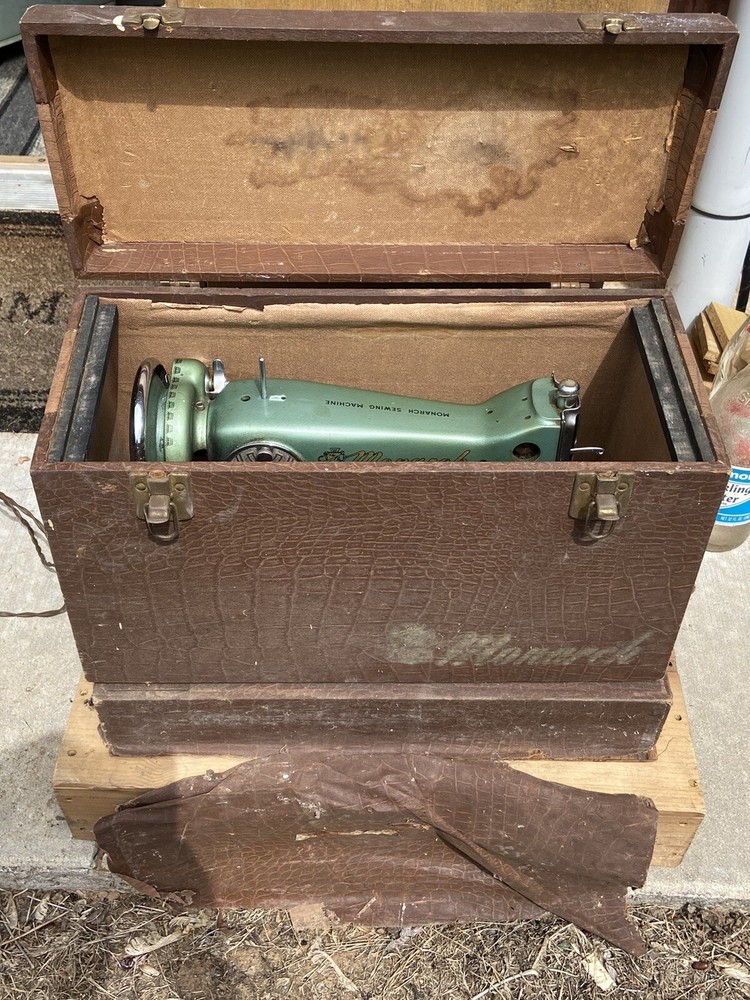 Deluxe Monarch Sewing Machine A 284367