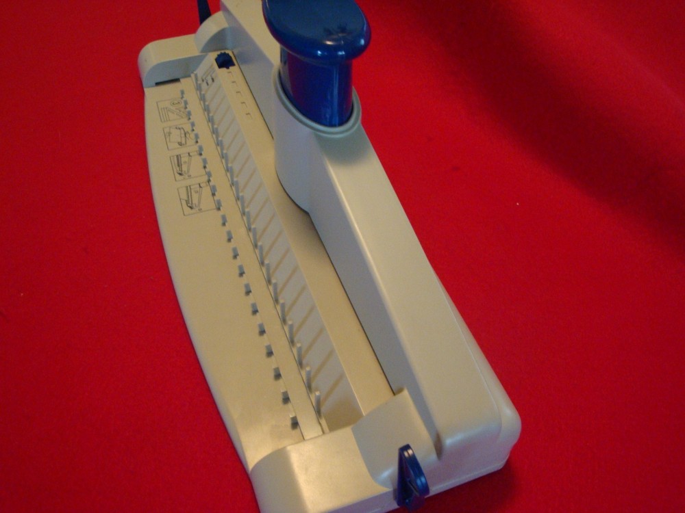 Book Binder Machine with Center Push Down Handle