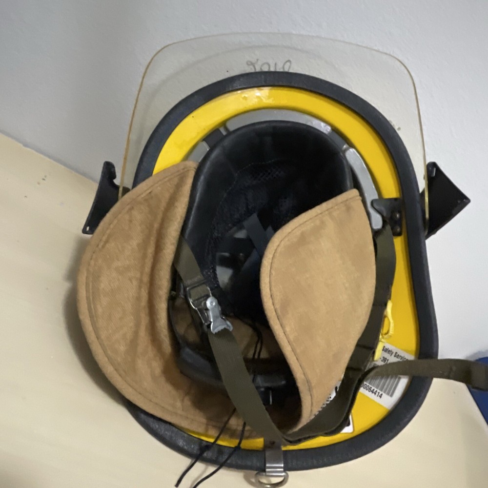 CAIRNS MODEL 990 FIREMAN'S HELMET, YELLOW With Face Shield