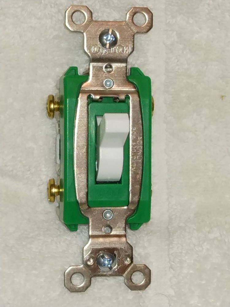 INDUSTRIALegrand® Pass & Seymour® 30-Amp  2 POLE  White  Toggle Light Switch