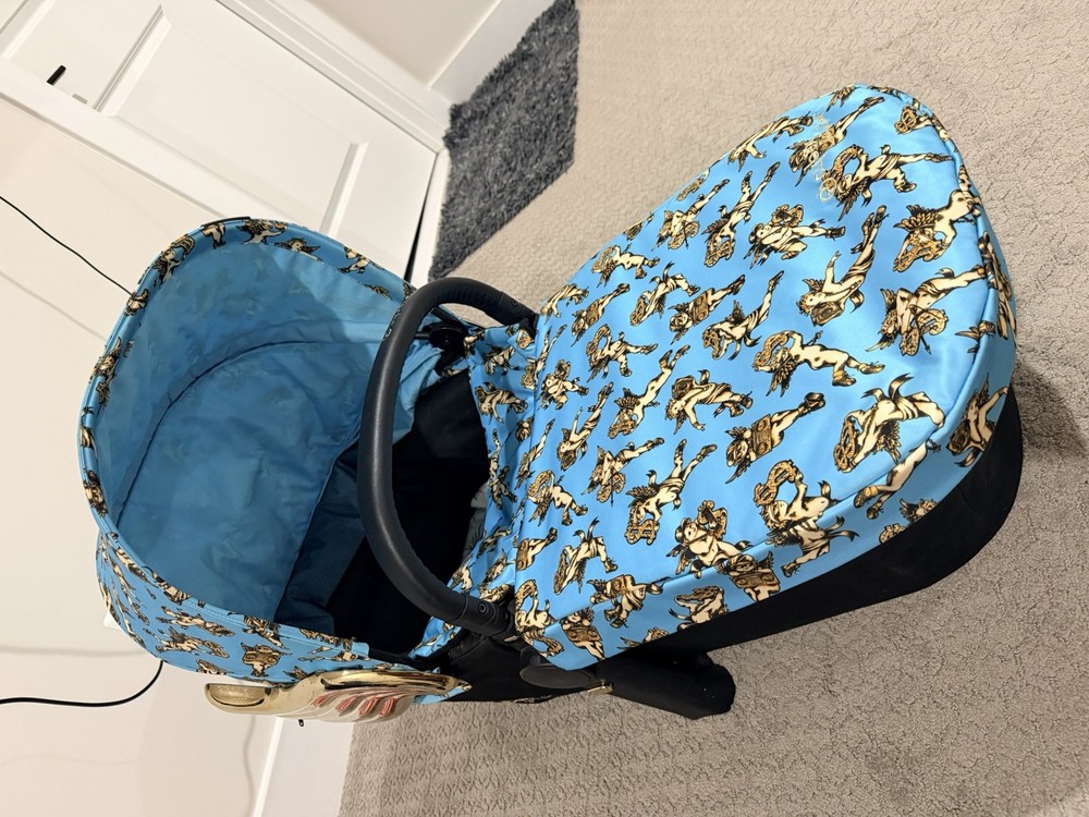 CARRY COT JEREMY SCOTT CHERUB